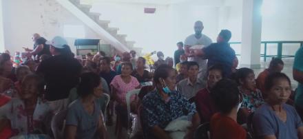 Pendistribusian Sembako Kepada 80 Lansia Dari Donatur Luar Yang Dipandu Oleh Donatur Luar Ibu Anggi 