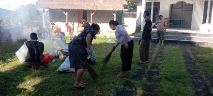 Giat Bersih Mendukung Program Kerthi Bali Sejahtera (KBS) Di Desa Banyuseri. 
