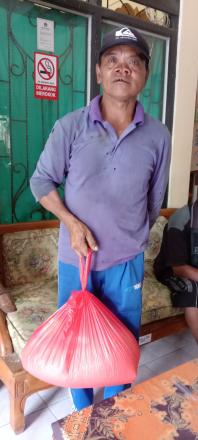 Pembagian Paket Sembako Kepada Penyandang Difabel Di Desa Banyuseri