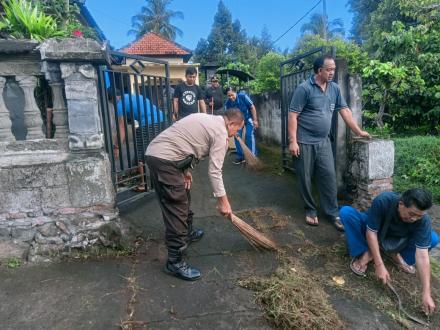 Jumat Bersih Pemerintah Desa Banyuseri
